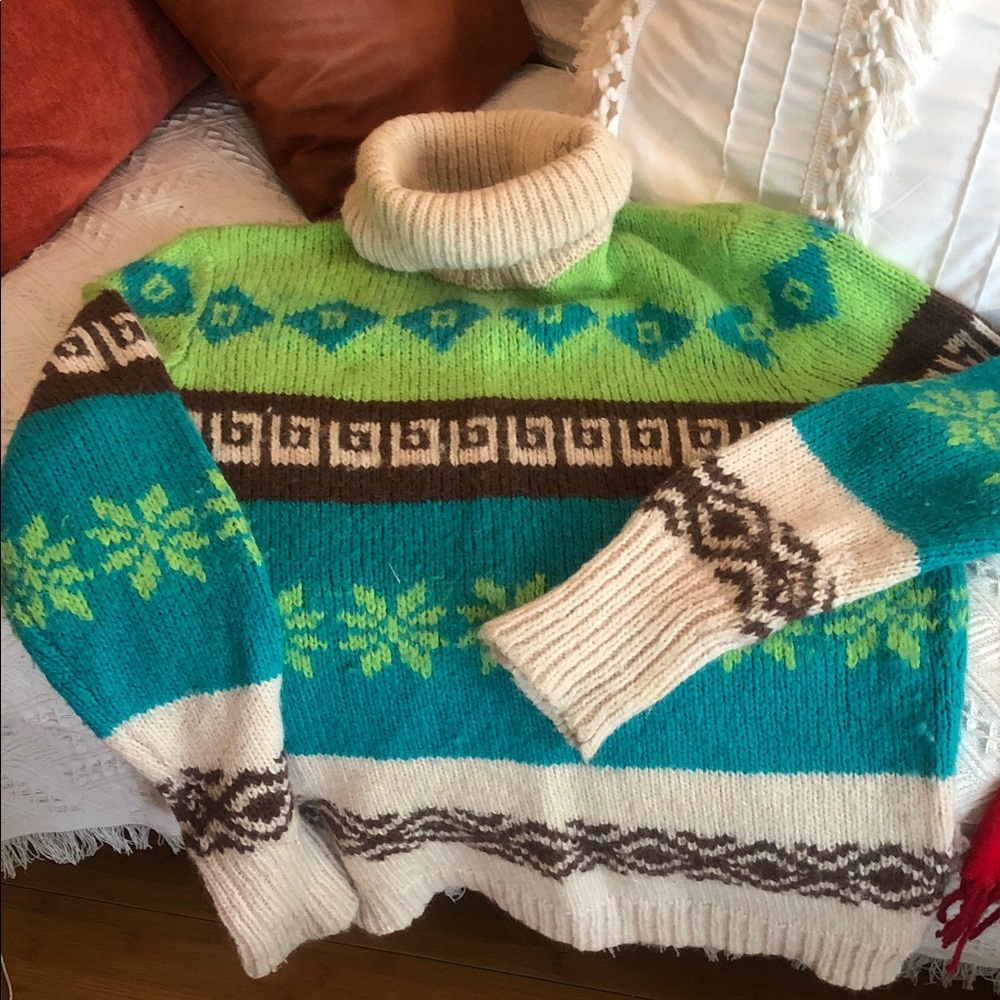 Old Navy Green and Cream Knit Sweater